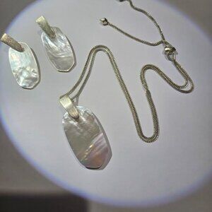 Kendra Scott Aragon Mother Of Pearl Set. Rare and Retired !!!!!